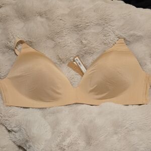 SKIMS Wireless Form Tshirt BRA